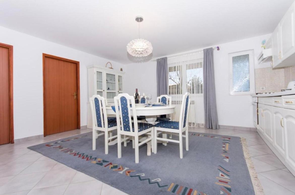 Apartments Toma Каштела Экстерьер фото